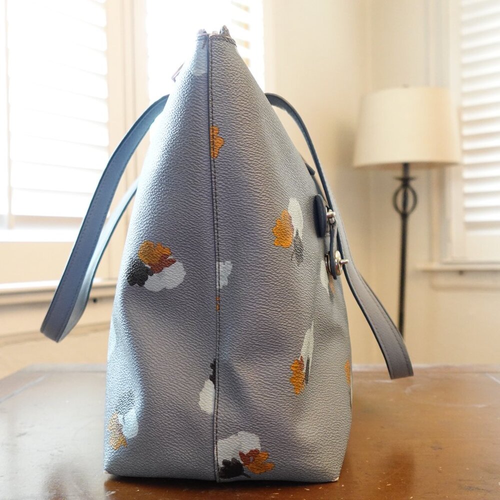 Coach Gray Floral Women's Bag - Picture 8 of 9